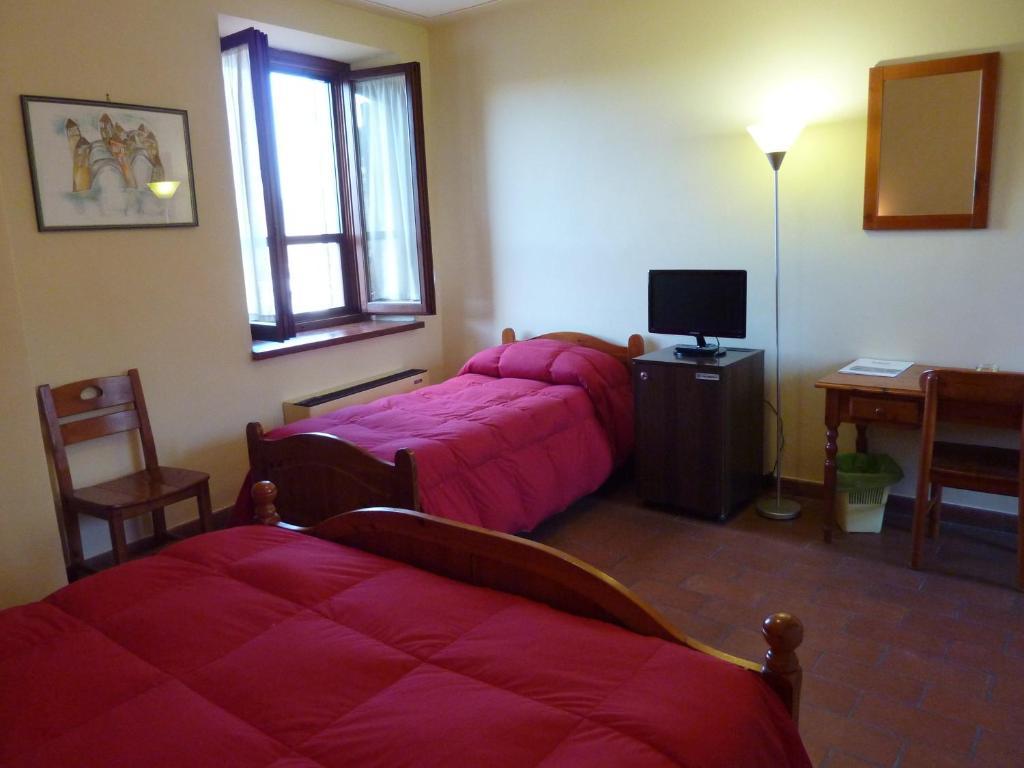 La Rocca Hotell Narni Rum bild