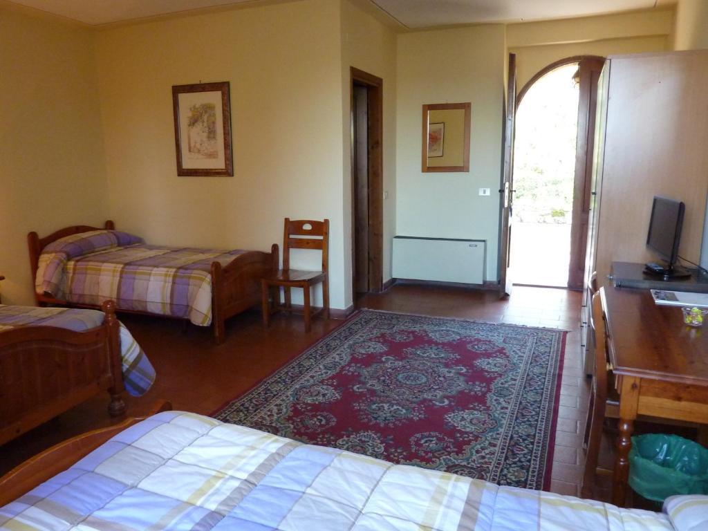 La Rocca Hotell Narni Rum bild